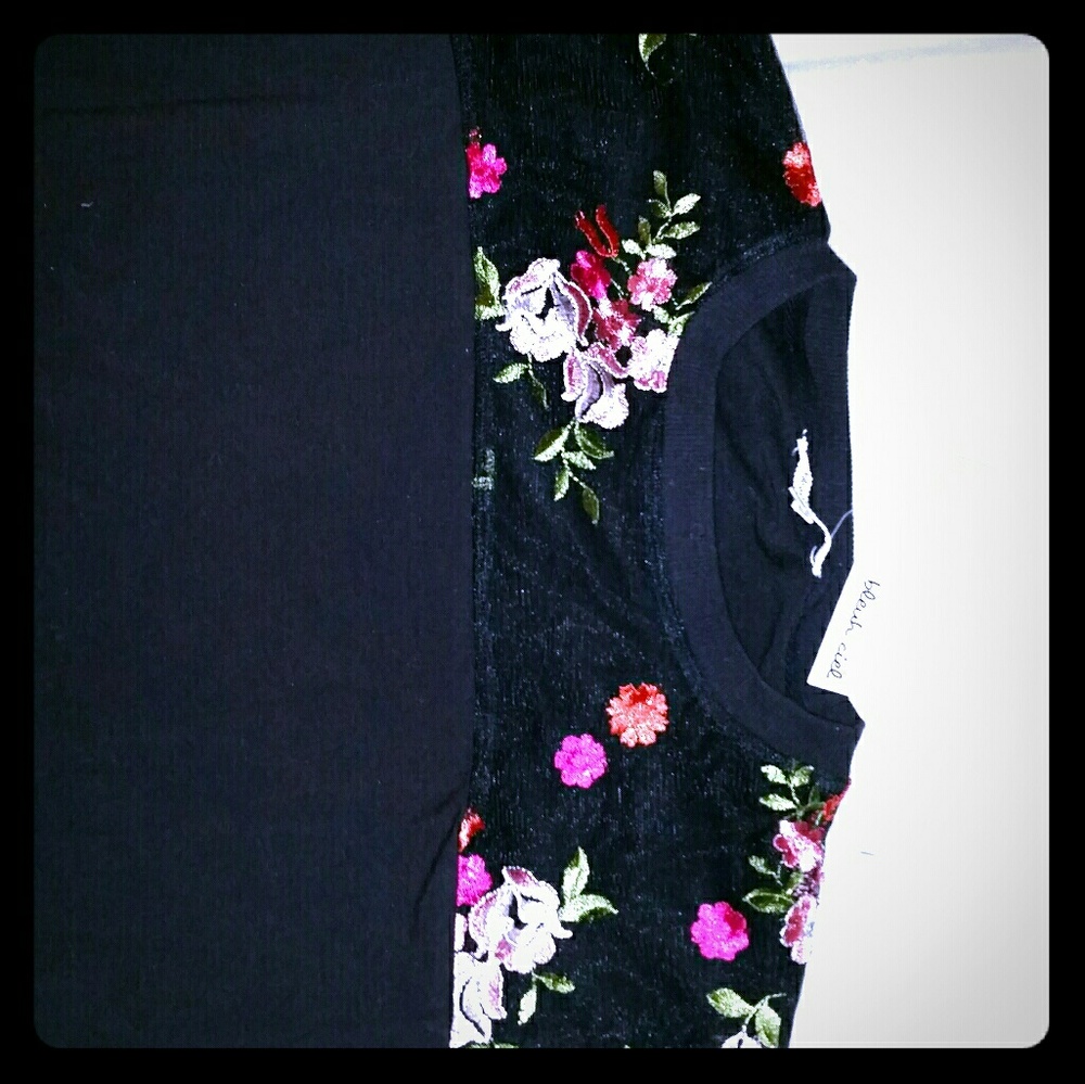 Black sweater/sweatshirt lace flowers at top